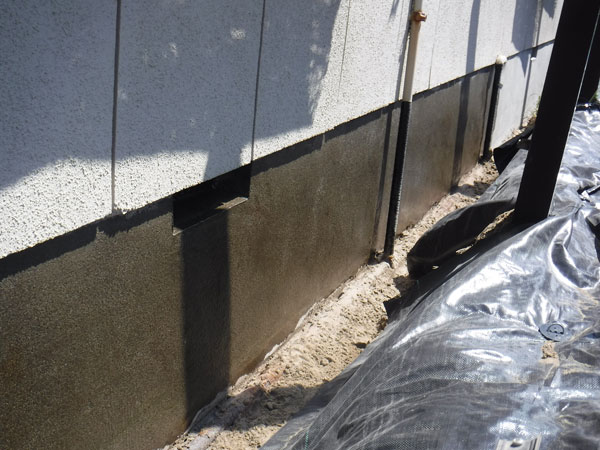 新潟市西区鈴木邸　炭素繊維　耐震補強工事一連の工程1 ケレン後専用プライマー塗布